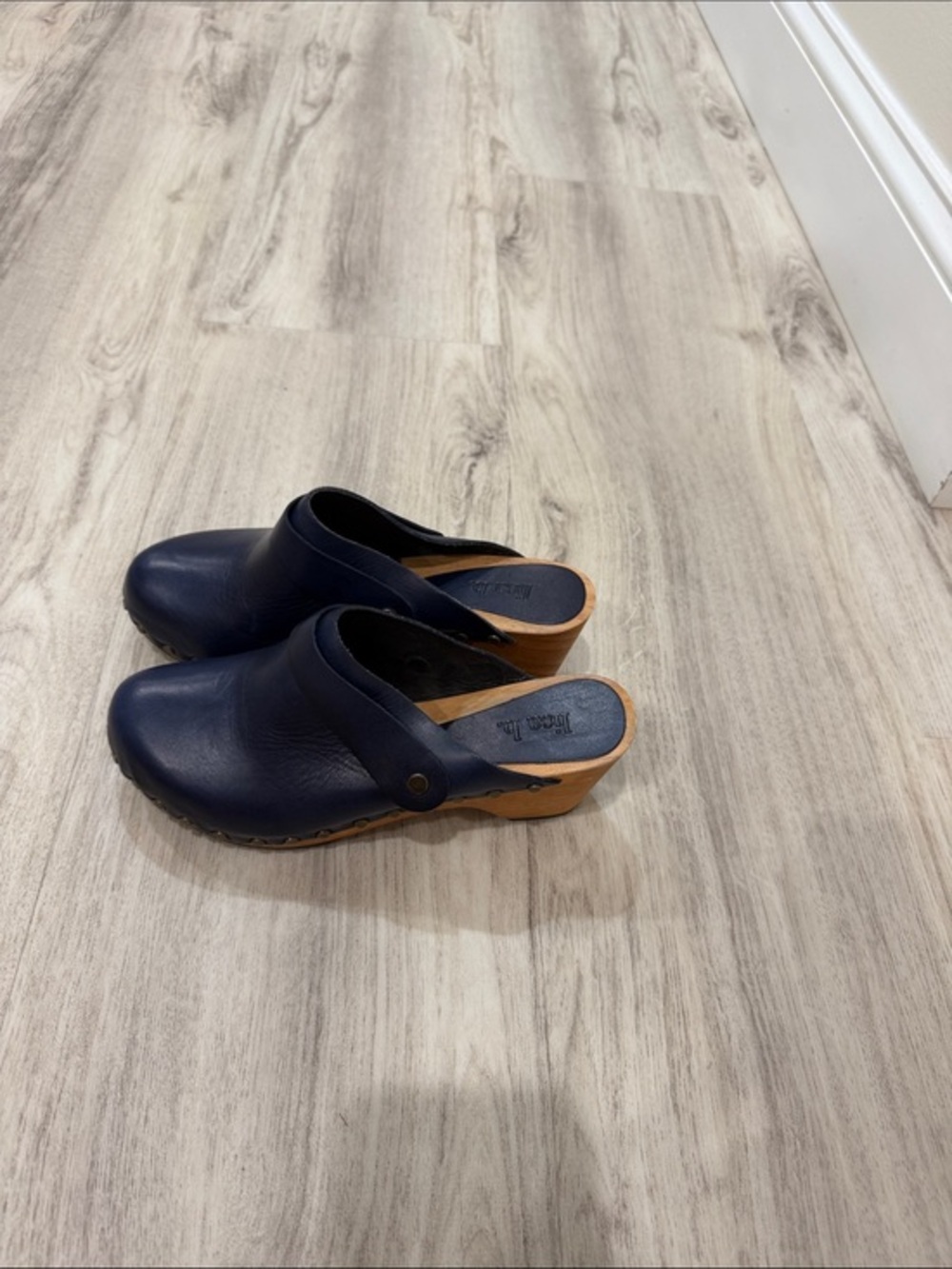 LISA B Navy Leather Clog Mules with Wood Heel COASTAL BOHO NEW SIZE EU 38 -7.5